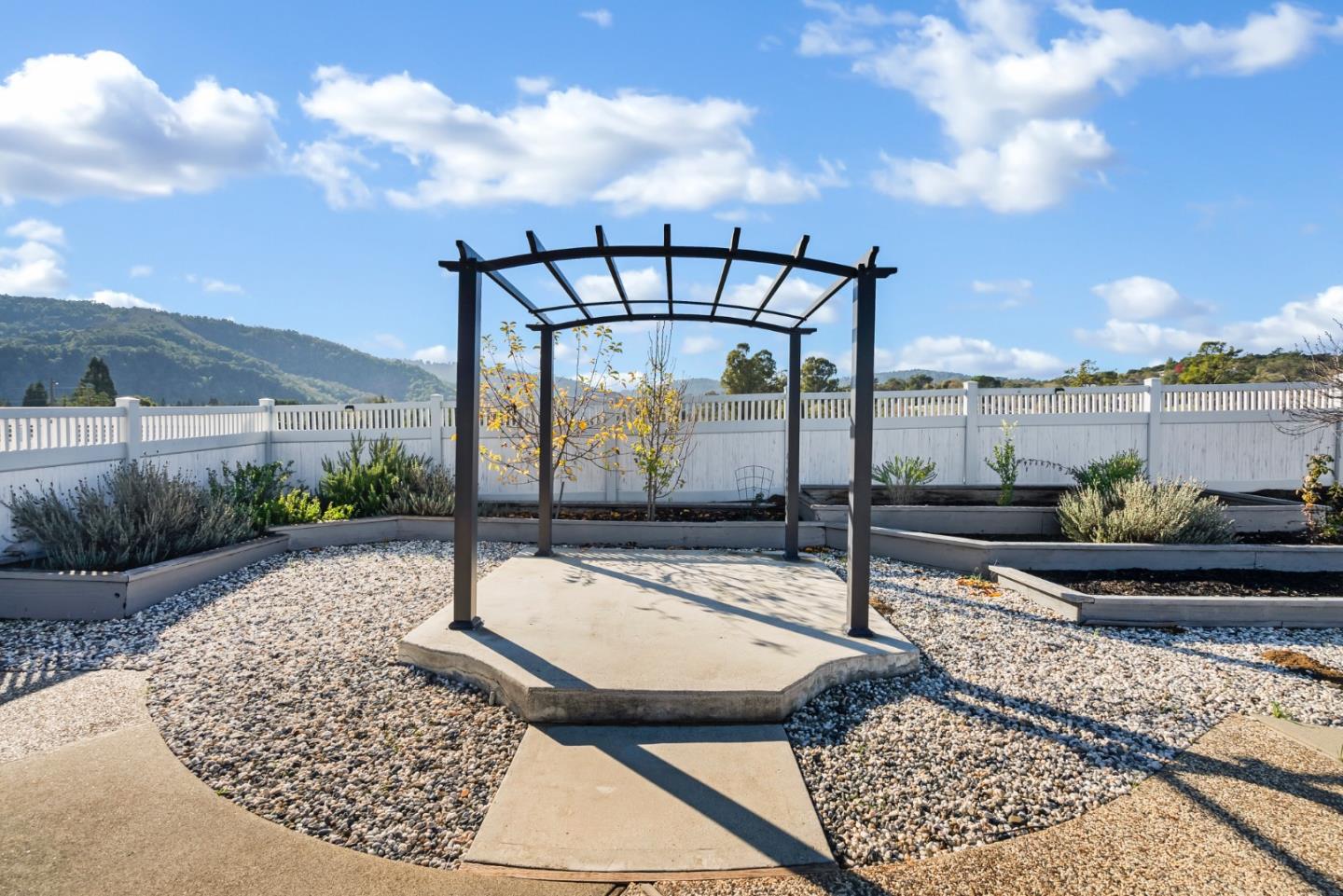 Detail Gallery Image 26 of 33 For 8202 Honeybee Ct, Gilroy,  CA 95020 - 4 Beds | 3/1 Baths