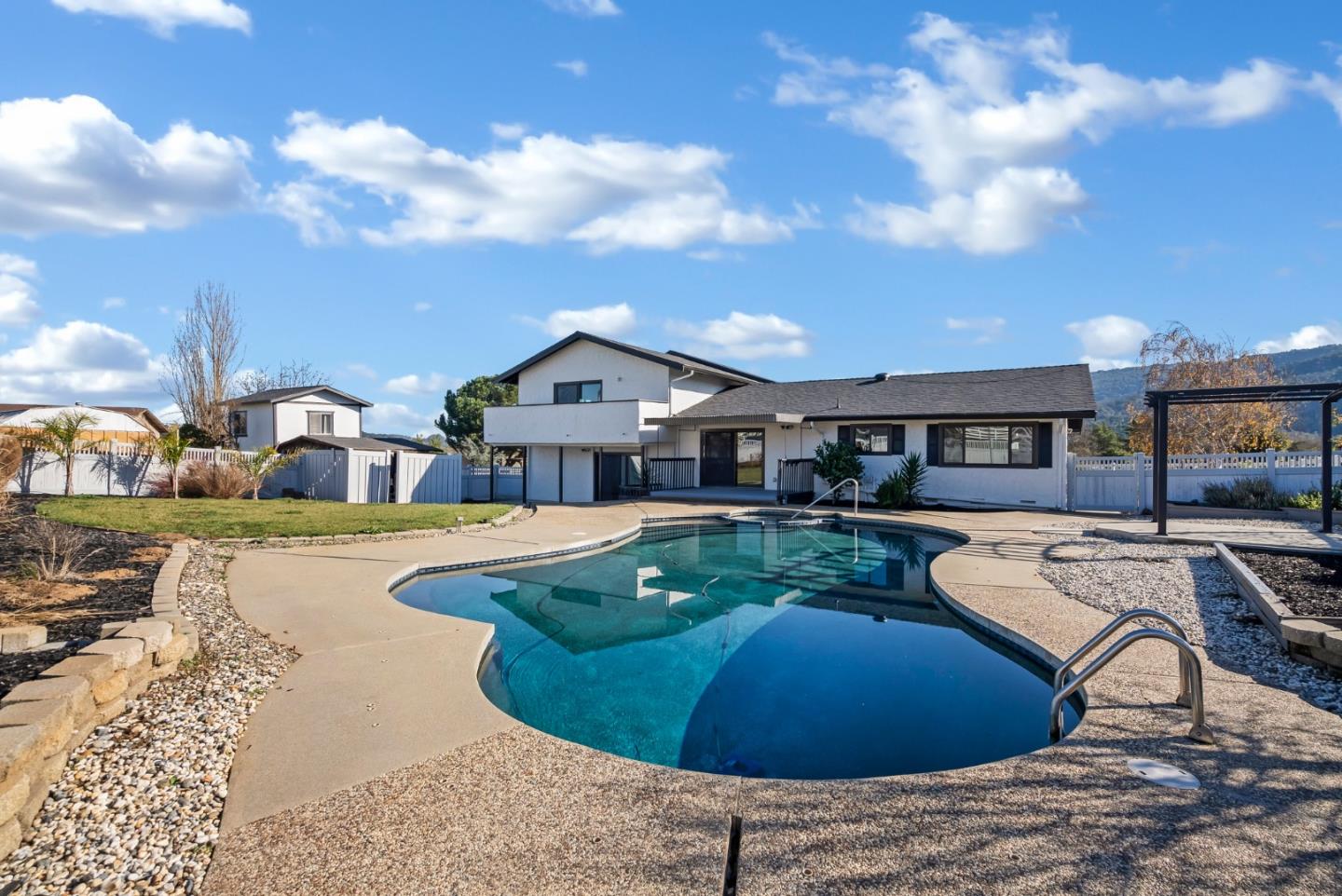 Detail Gallery Image 27 of 33 For 8202 Honeybee Ct, Gilroy,  CA 95020 - 4 Beds | 3/1 Baths