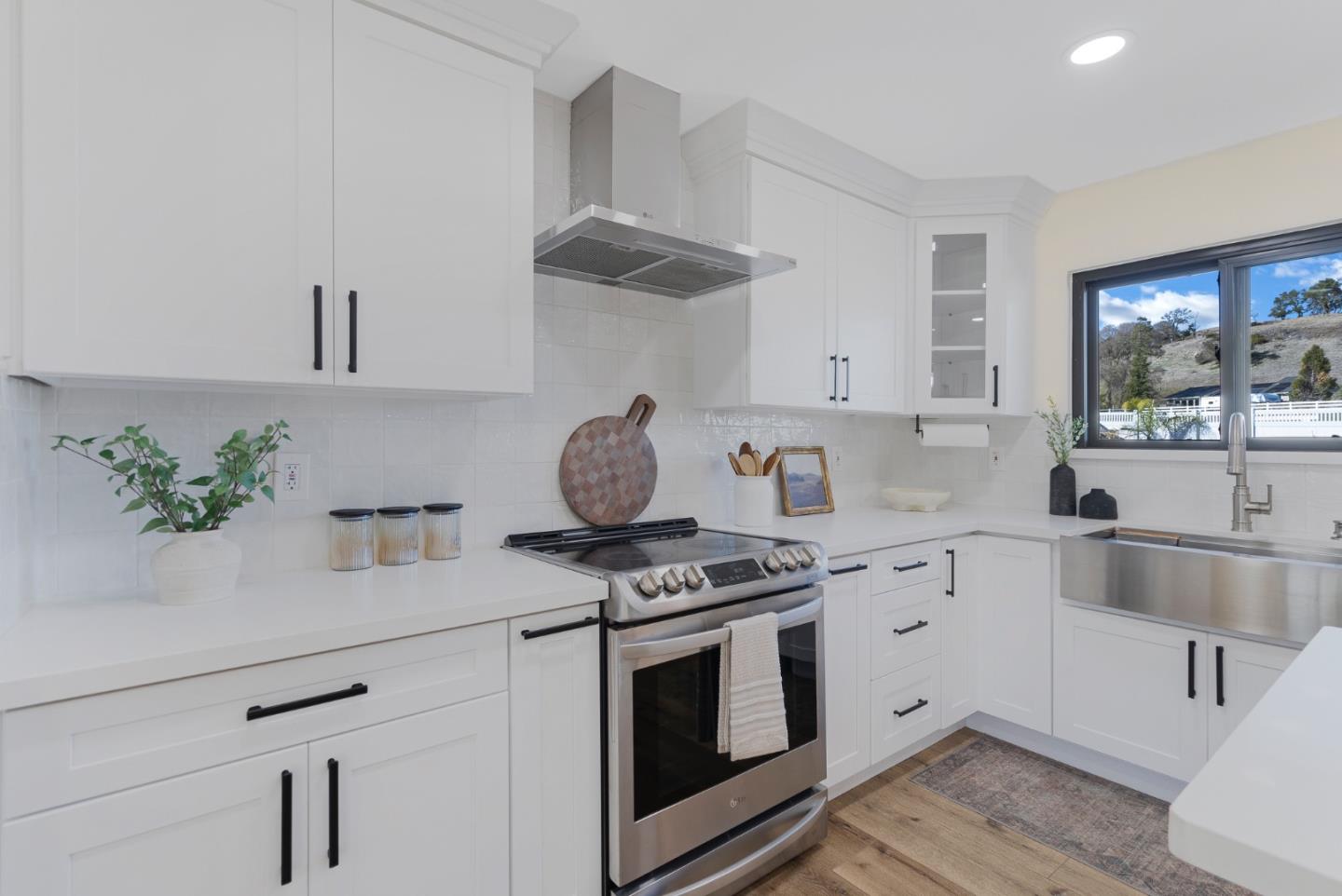 Detail Gallery Image 9 of 33 For 8202 Honeybee Ct, Gilroy,  CA 95020 - 4 Beds | 3/1 Baths