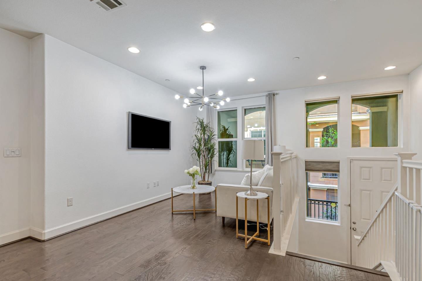 Detail Gallery Image 3 of 47 For 168 Currlin Cir, Milpitas,  CA 95035 - 3 Beds | 2 Baths