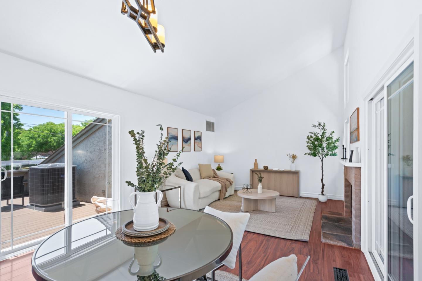 Detail Gallery Image 2 of 47 For 2124 Canoas Garden Ave #2,  San Jose,  CA 95125 - 2 Beds | 1/1 Baths