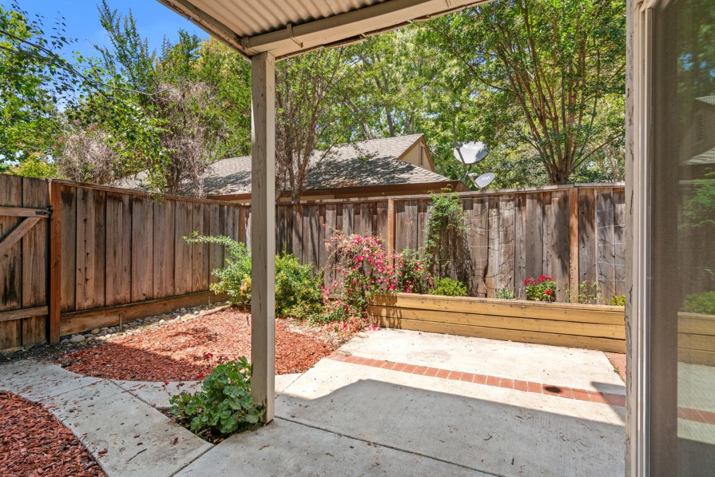 Detail Gallery Image 38 of 47 For 2124 Canoas Garden Ave #2,  San Jose,  CA 95125 - 2 Beds | 1/1 Baths