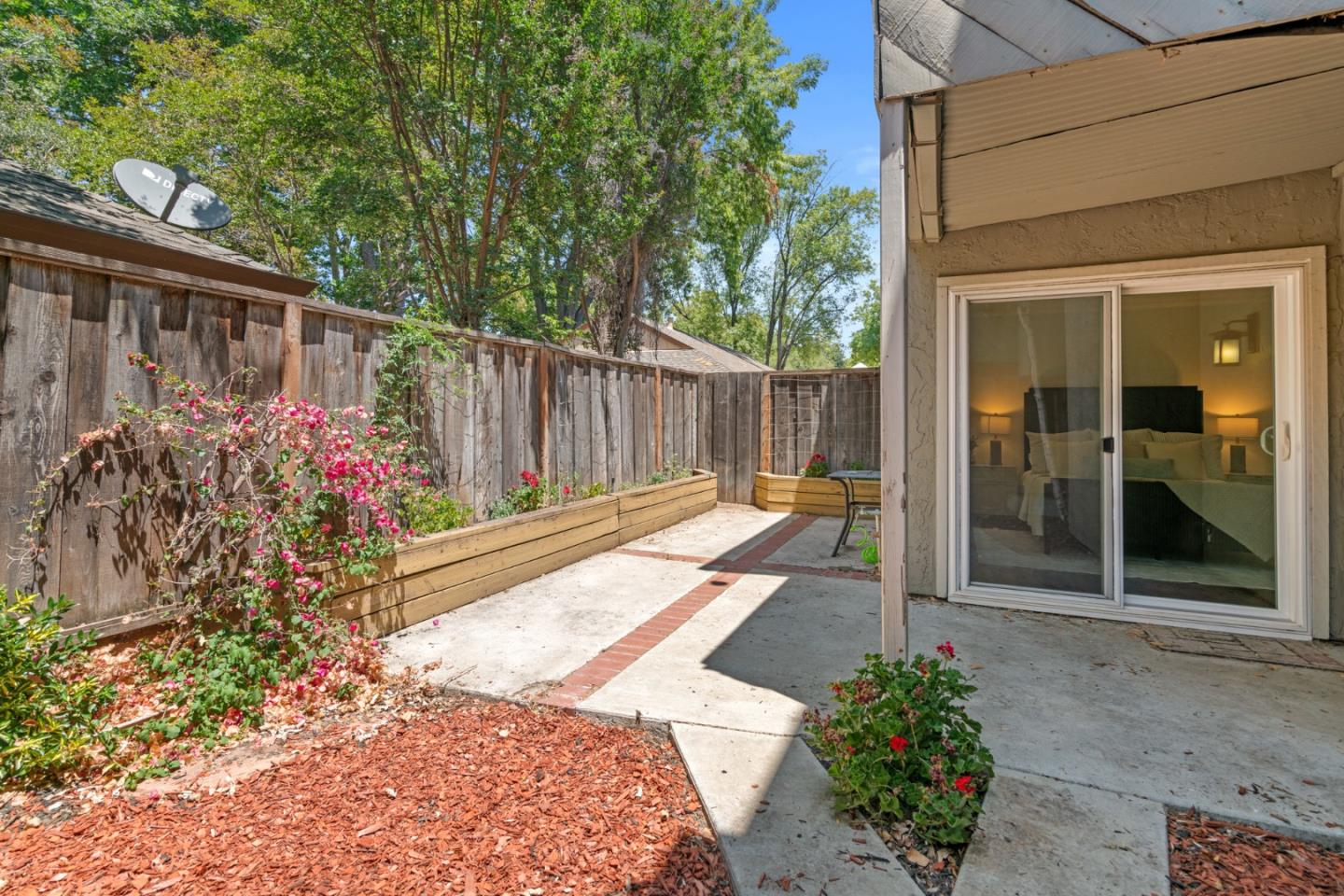 Detail Gallery Image 39 of 47 For 2124 Canoas Garden Ave #2,  San Jose,  CA 95125 - 2 Beds | 1/1 Baths