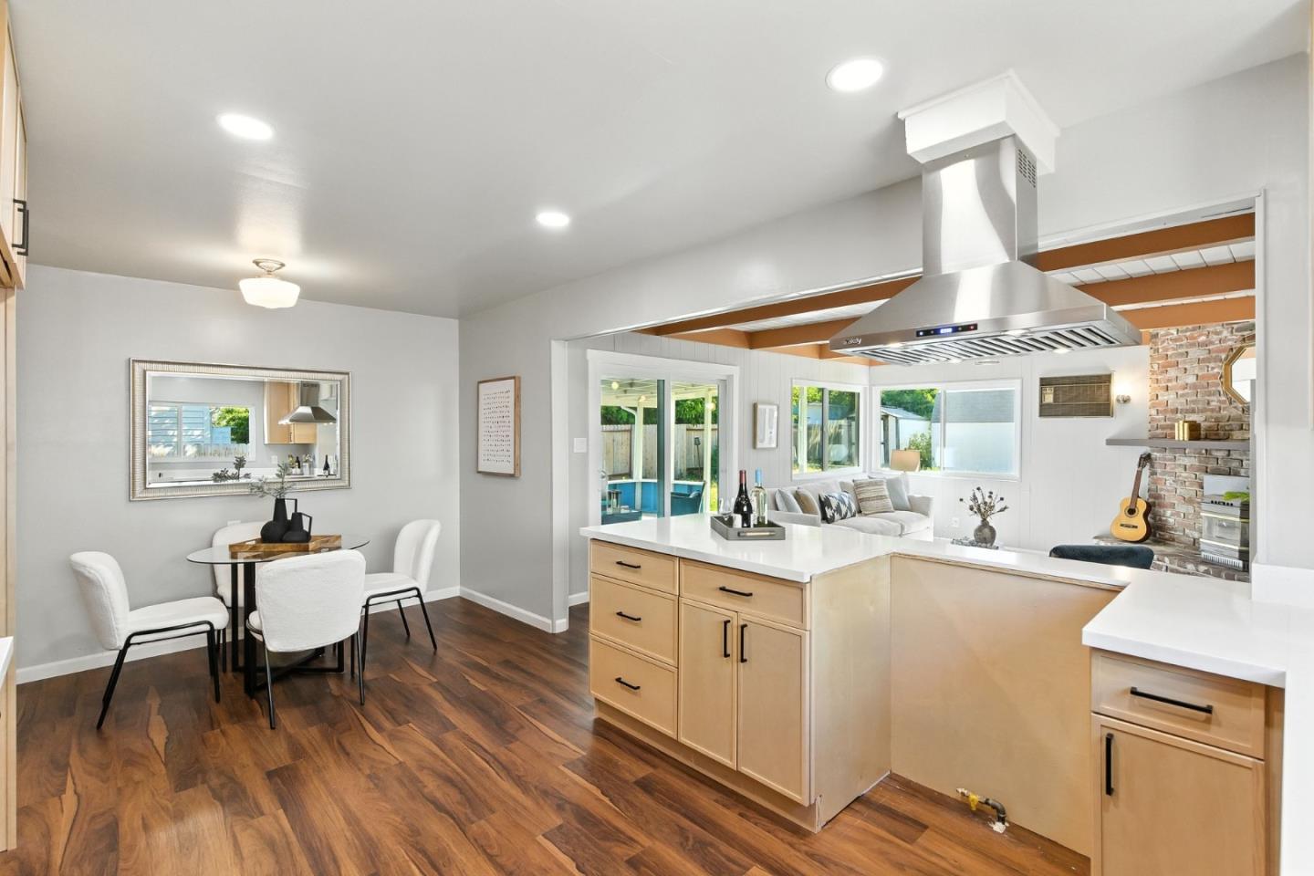 Detail Gallery Image 10 of 49 For 3612 Los Flores Ave, Concord,  CA 94519 - 3 Beds | 1 Baths