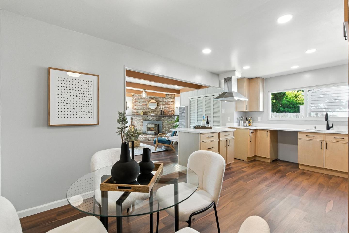 Detail Gallery Image 7 of 49 For 3612 Los Flores Ave, Concord,  CA 94519 - 3 Beds | 1 Baths