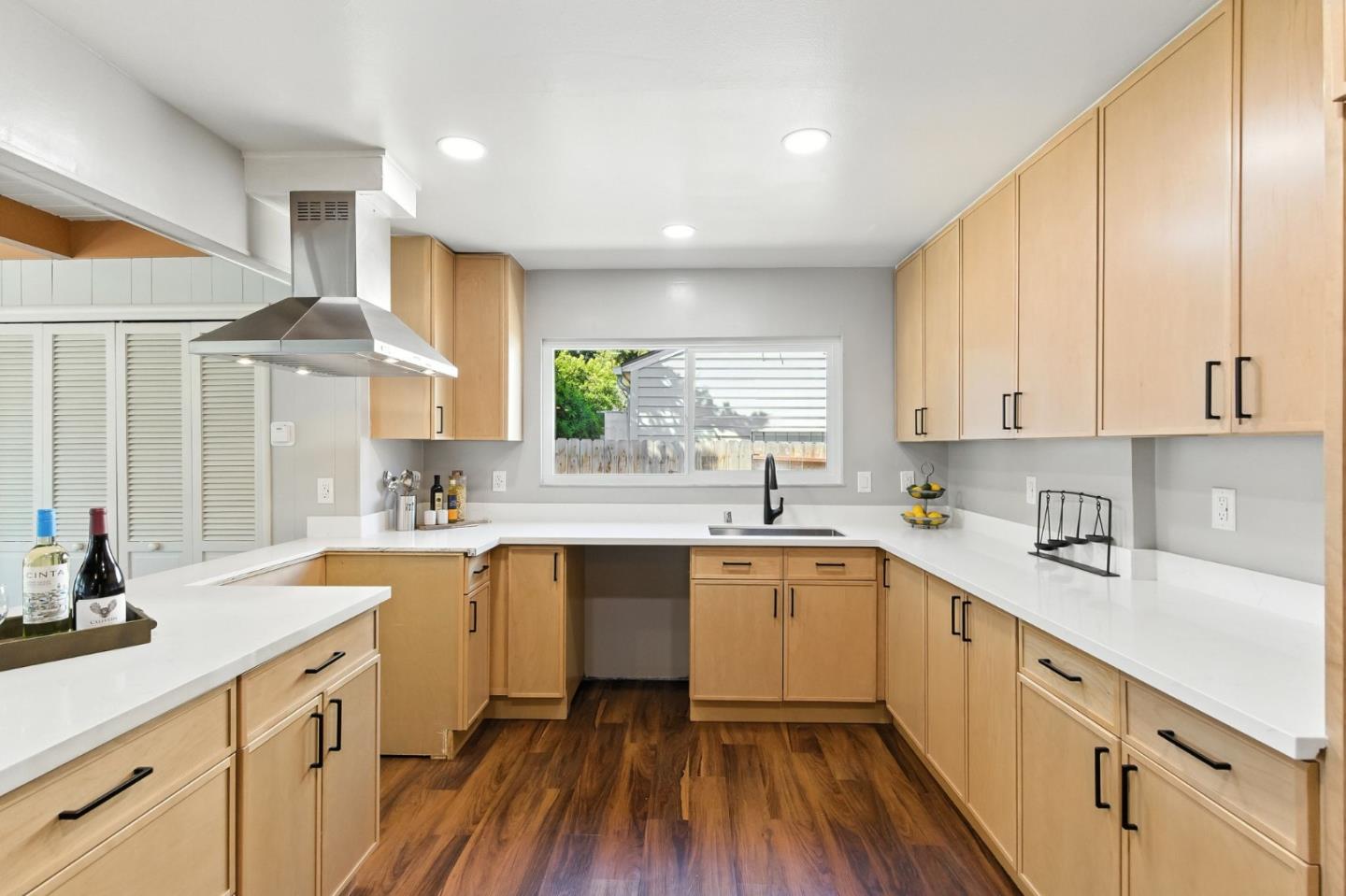 Detail Gallery Image 8 of 49 For 3612 Los Flores Ave, Concord,  CA 94519 - 3 Beds | 1 Baths