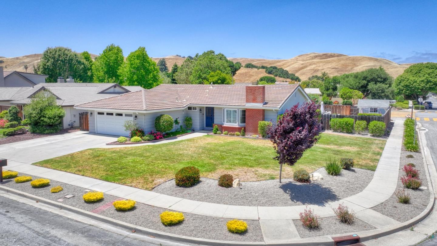 Detail Gallery Image 2 of 48 For 22800 Bravo Pl, Salinas,  CA 93908 - 3 Beds | 2 Baths