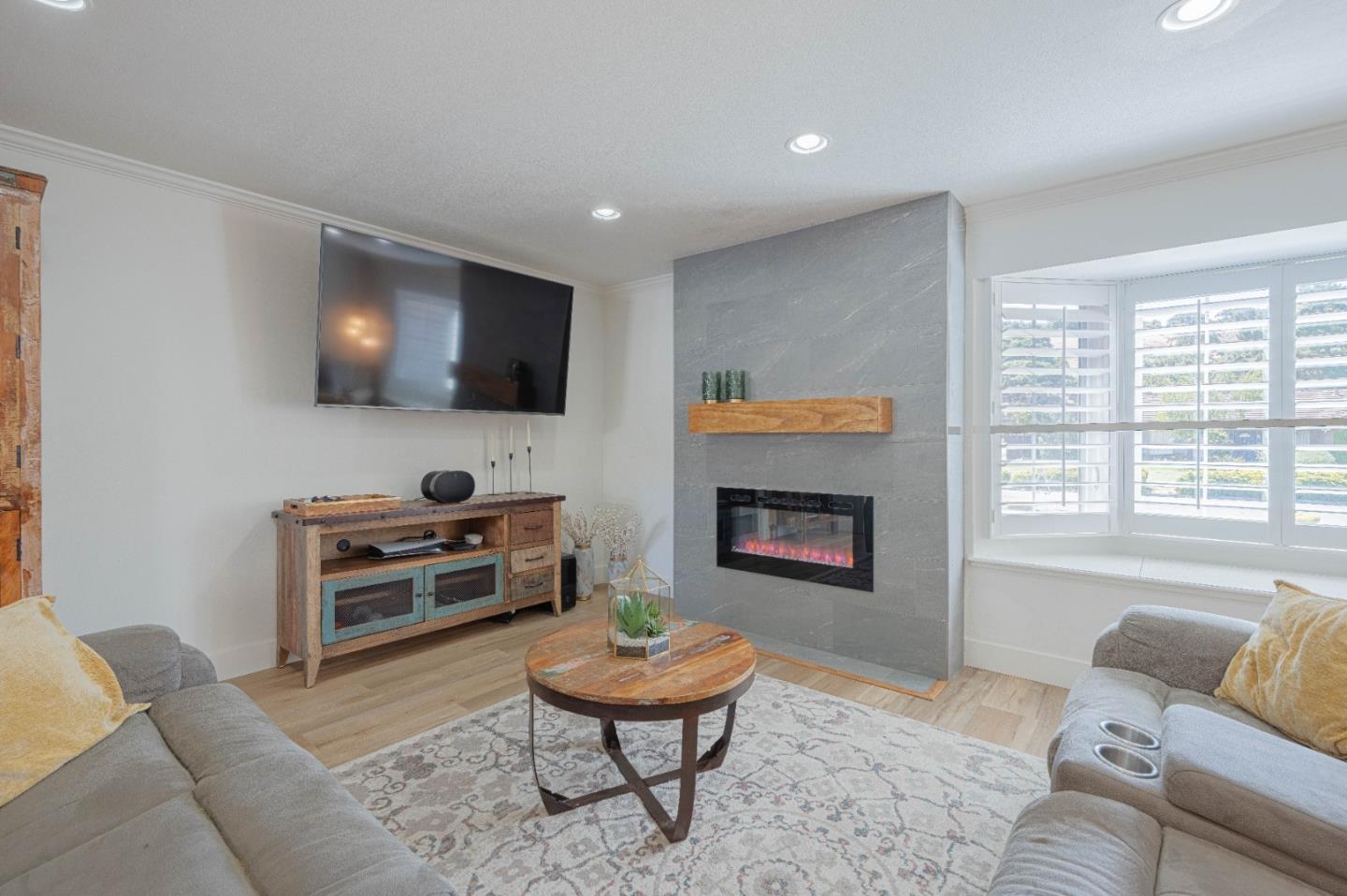 Detail Gallery Image 6 of 48 For 22800 Bravo Pl, Salinas,  CA 93908 - 3 Beds | 2 Baths