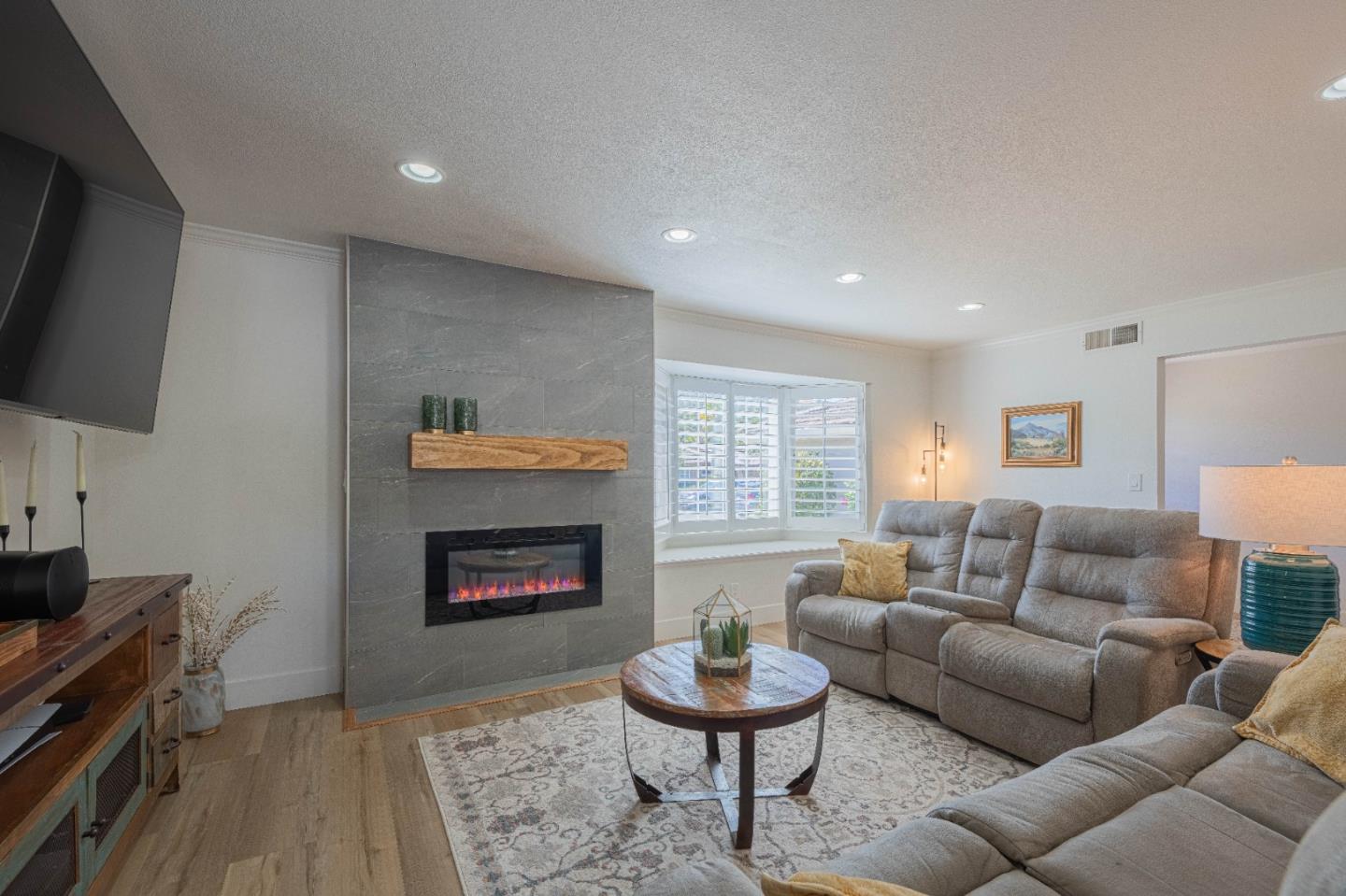 Detail Gallery Image 7 of 48 For 22800 Bravo Pl, Salinas,  CA 93908 - 3 Beds | 2 Baths