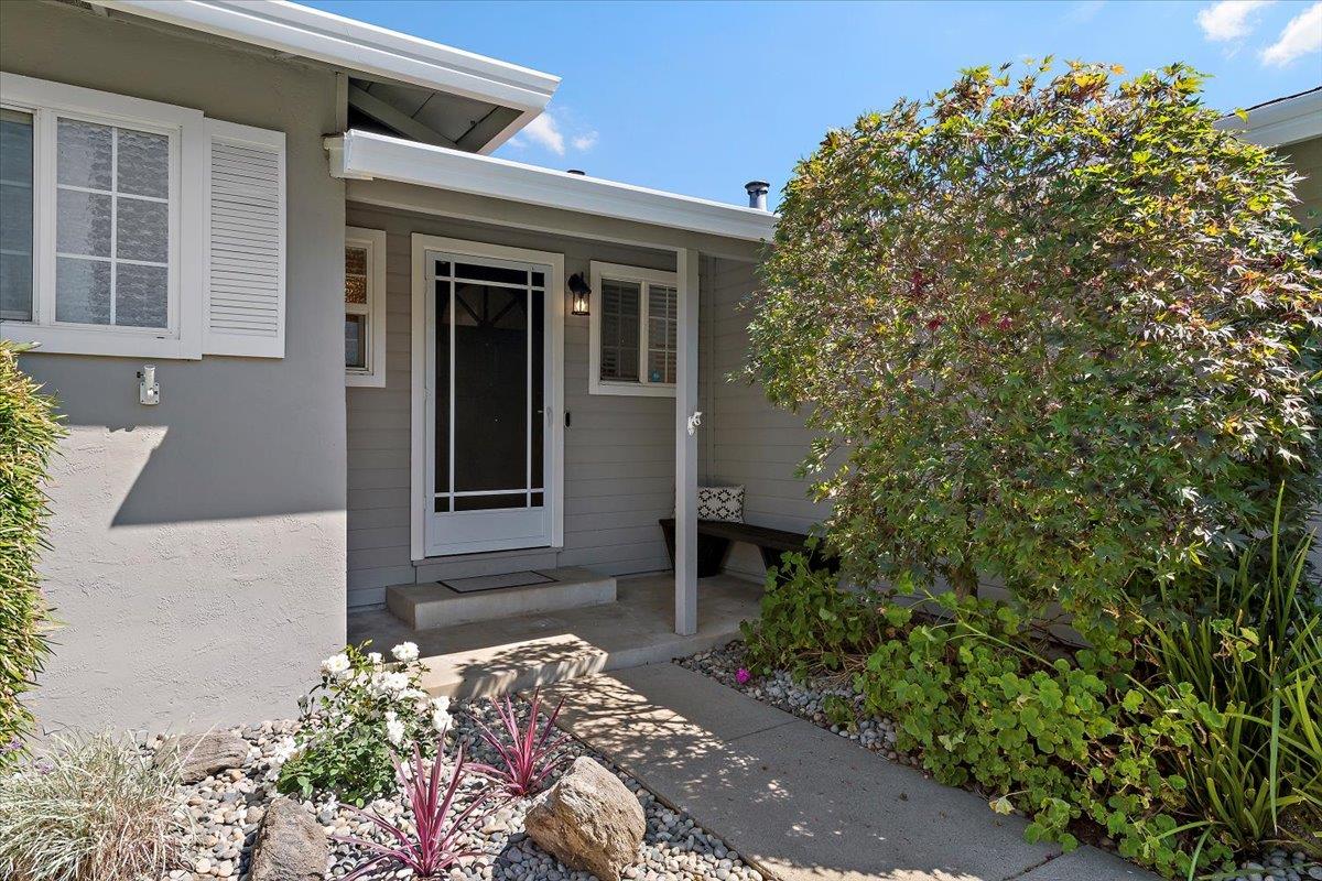 Detail Gallery Image 3 of 29 For 1449 Gerlach Dr, San Jose,  CA 95118 - 3 Beds | 2/1 Baths