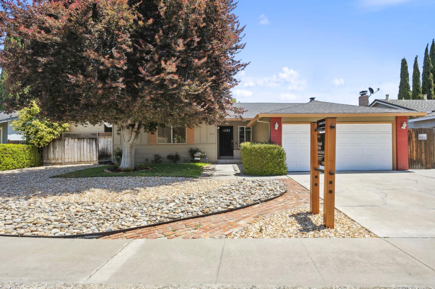 Detail Gallery Image 2 of 46 For 5268 Pebbletree Way, San Jose,  CA 95111 - 3 Beds | 2 Baths