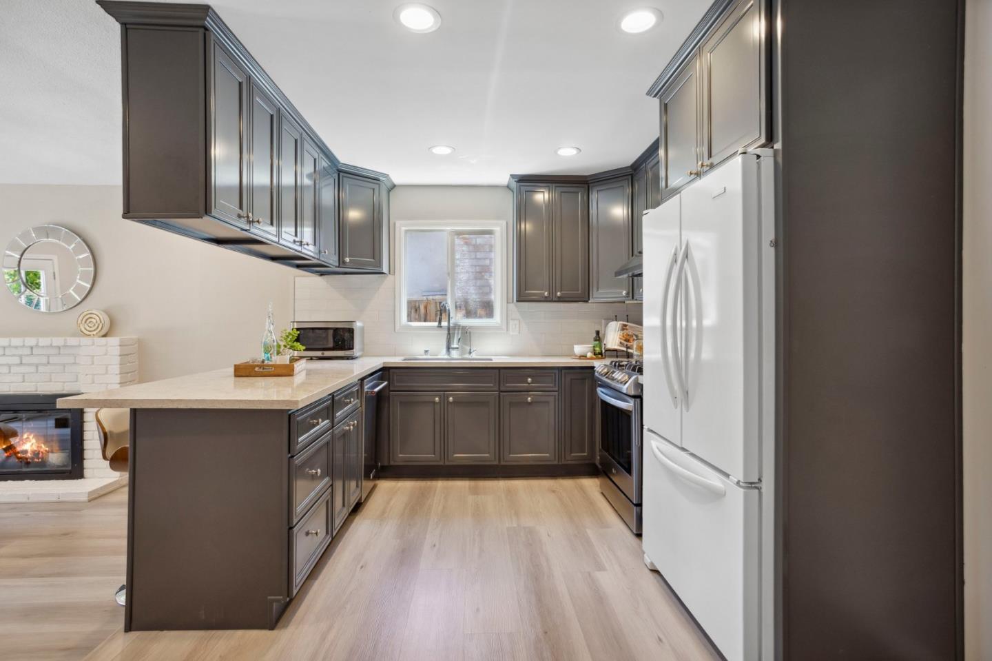 Detail Gallery Image 3 of 46 For 5268 Pebbletree Way, San Jose,  CA 95111 - 3 Beds | 2 Baths