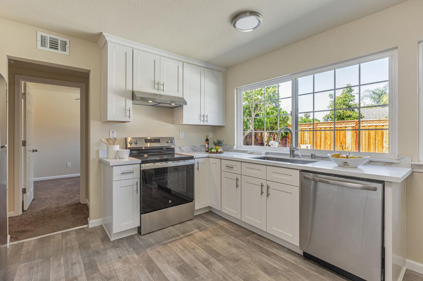 Detail Gallery Image 14 of 39 For 302 Henderson Dr, San Jose,  CA 95123 - 6 Beds | 2 Baths