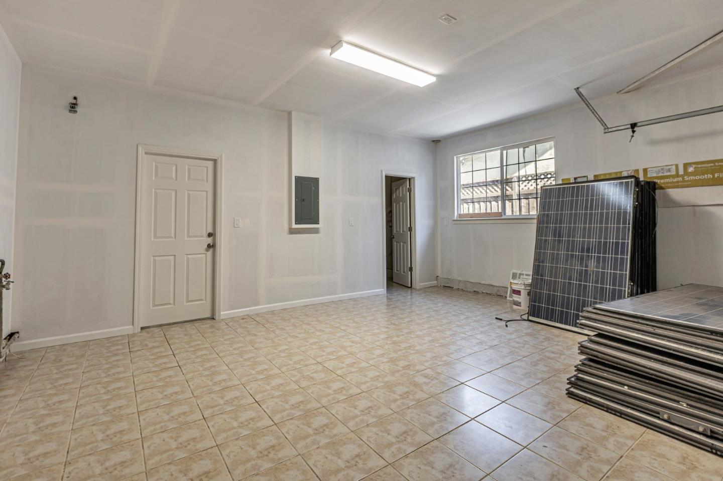 Detail Gallery Image 34 of 39 For 302 Henderson Dr, San Jose,  CA 95123 - 6 Beds | 2 Baths