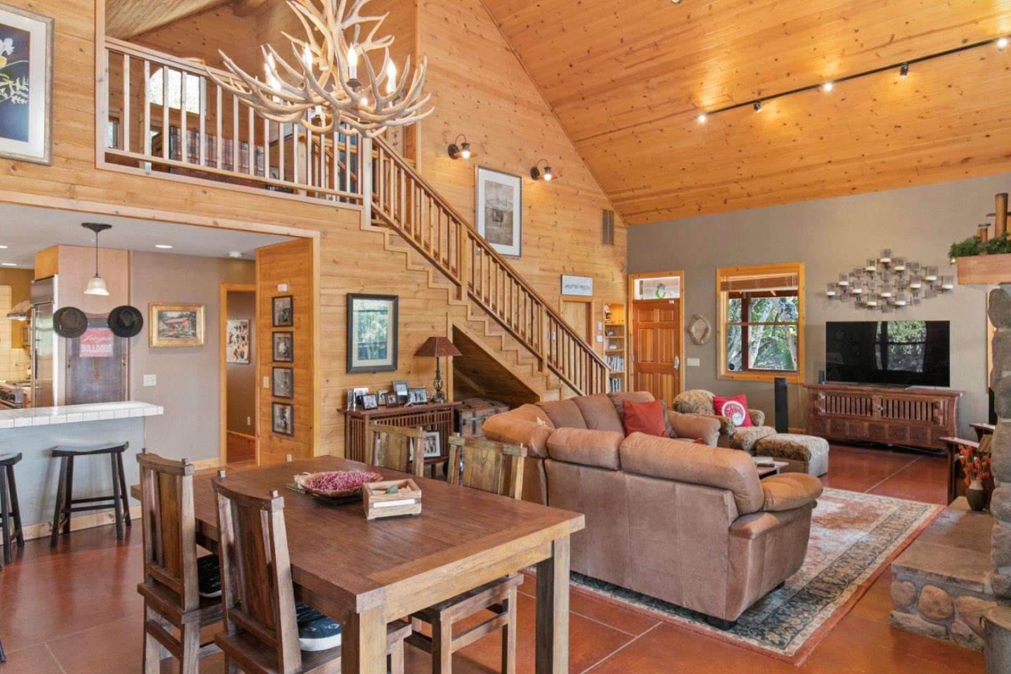 Detail Gallery Image 10 of 68 For 21900 Parrott Ranch Rd, Carmel Valley,  CA 93924 - 5 Beds | 4 Baths