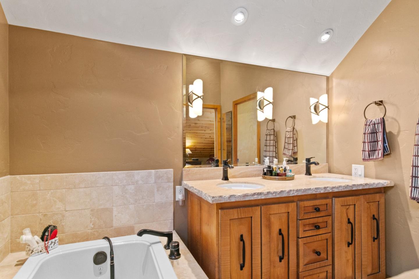 Detail Gallery Image 25 of 68 For 21900 Parrott Ranch Rd, Carmel Valley,  CA 93924 - 5 Beds | 4 Baths