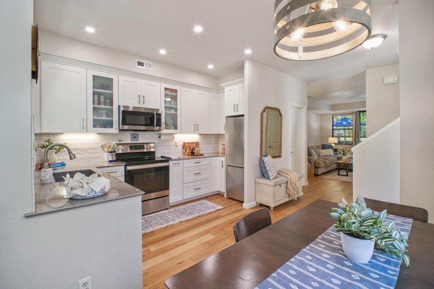 Detail Gallery Image 4 of 24 For 111 Bean Creek Rd #154,  Scotts Valley,  CA 95066 - 2 Beds | 2/1 Baths