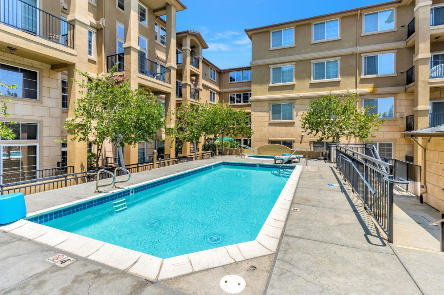 Detail Gallery Image 3 of 33 For 88 N Jackson Ave #322,  San Jose,  CA 95116 - 1 Beds | 1 Baths