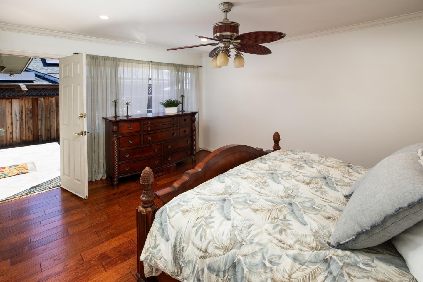 Detail Gallery Image 12 of 25 For 1949 Brittan Ave, San Carlos,  CA 94070 - 3 Beds | 2 Baths