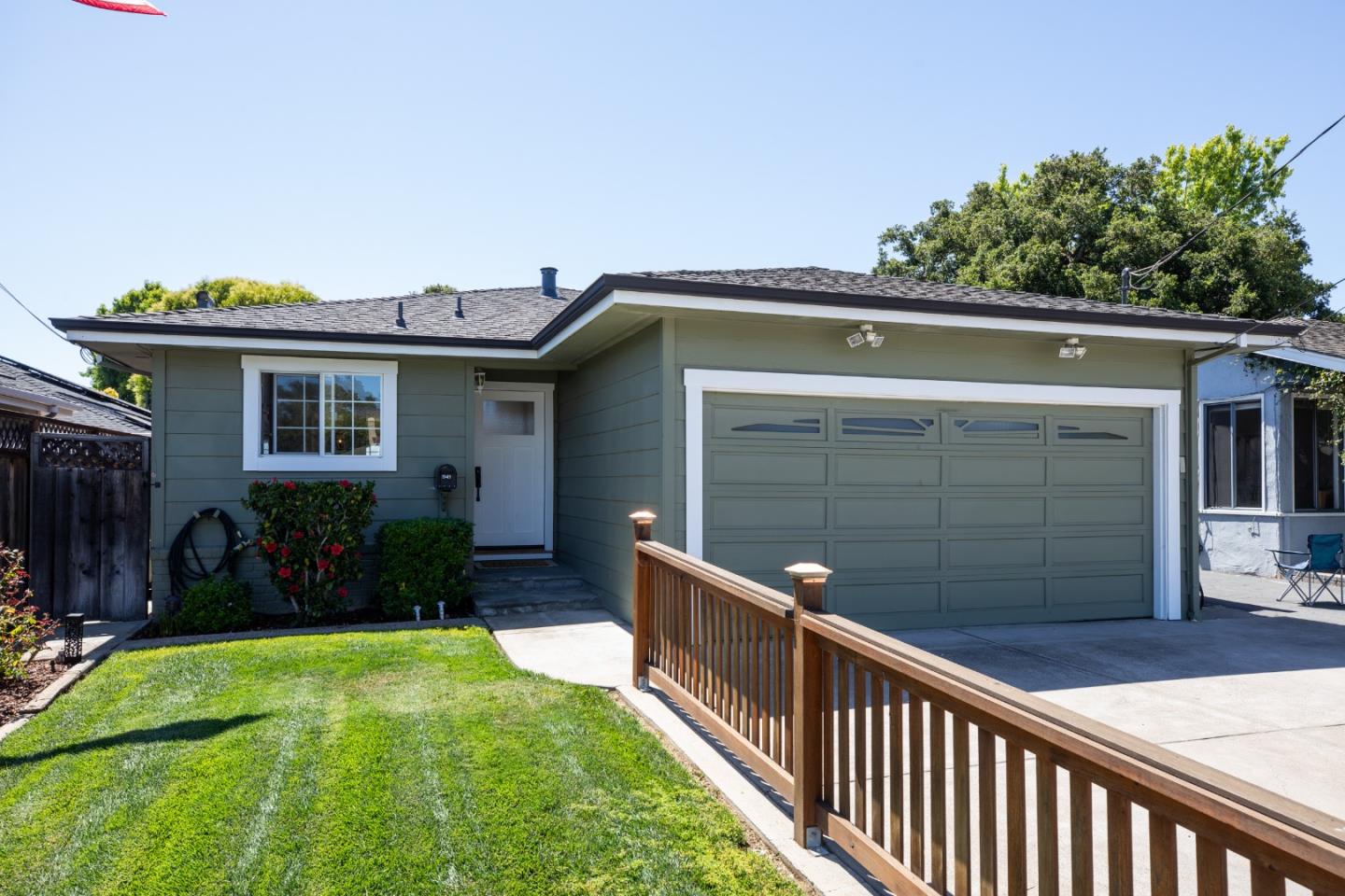 Detail Gallery Image 2 of 25 For 1949 Brittan Ave, San Carlos,  CA 94070 - 3 Beds | 2 Baths