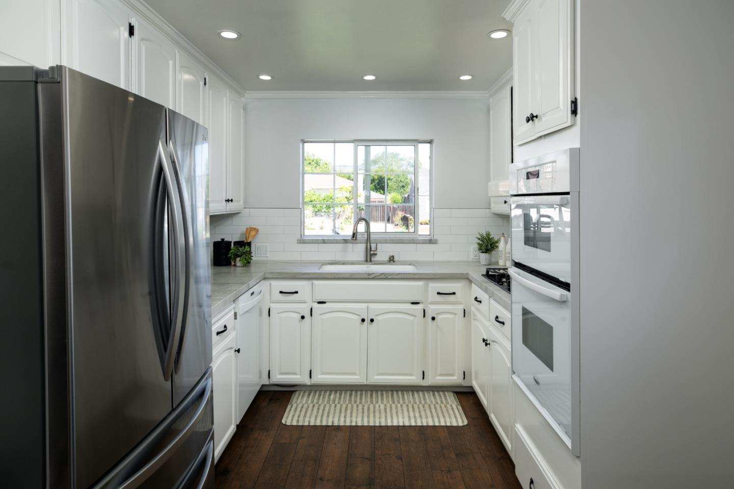 Detail Gallery Image 5 of 25 For 1949 Brittan Ave, San Carlos,  CA 94070 - 3 Beds | 2 Baths