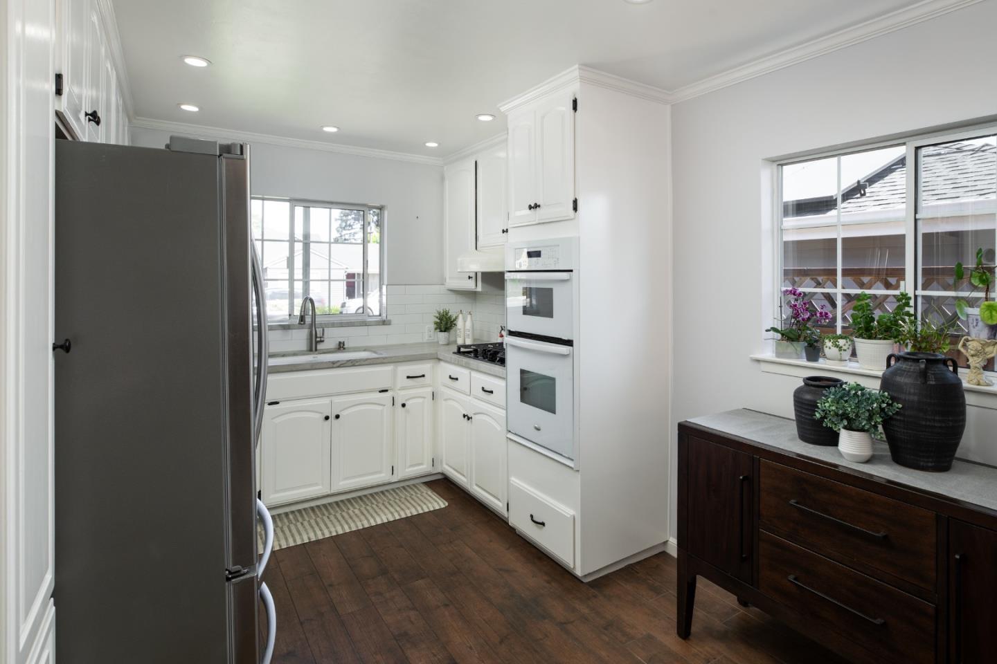 Detail Gallery Image 6 of 25 For 1949 Brittan Ave, San Carlos,  CA 94070 - 3 Beds | 2 Baths