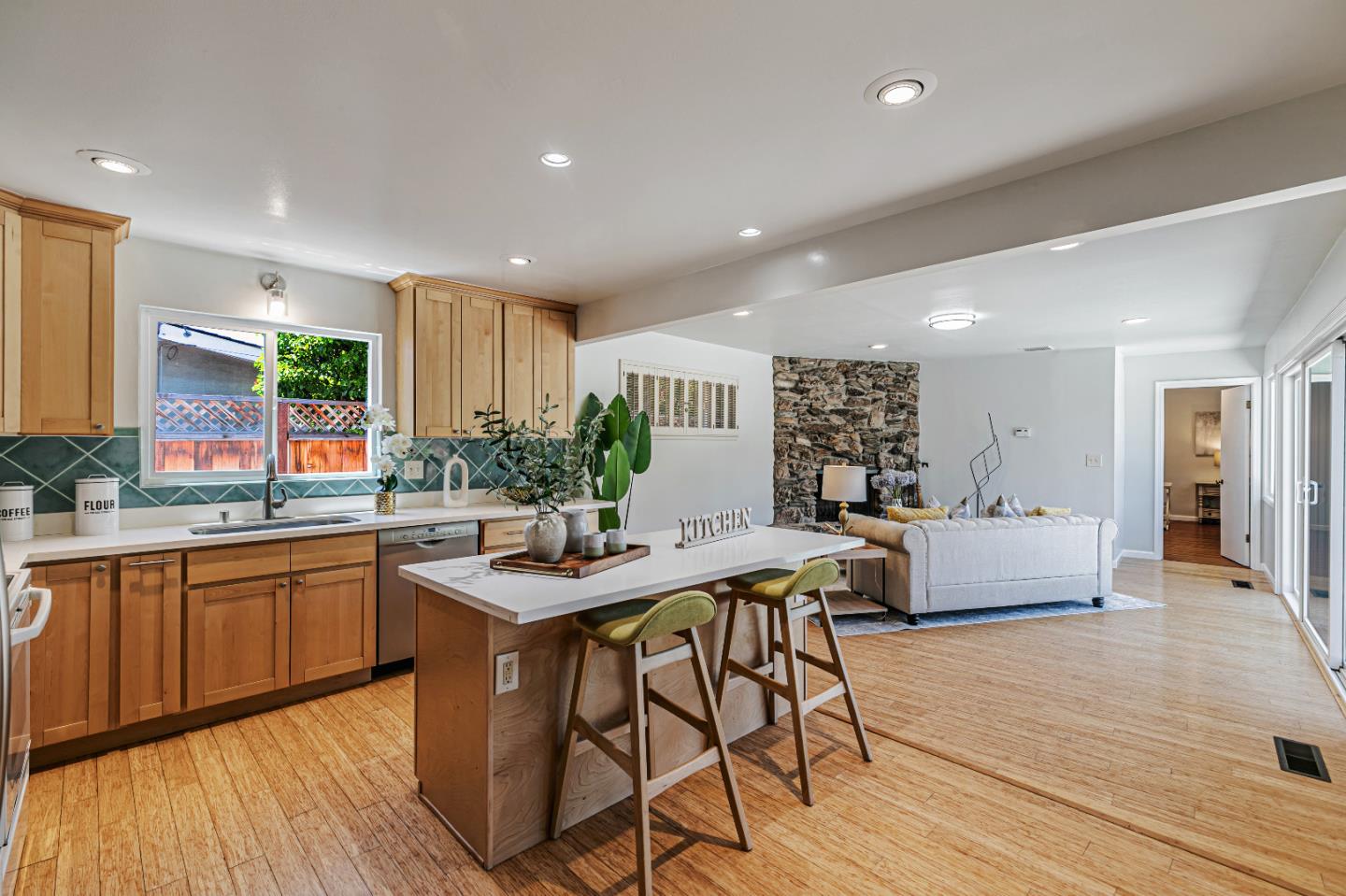 Detail Gallery Image 13 of 46 For 2169 Bohannon Dr, Santa Clara,  CA 95050 - 4 Beds | 2 Baths
