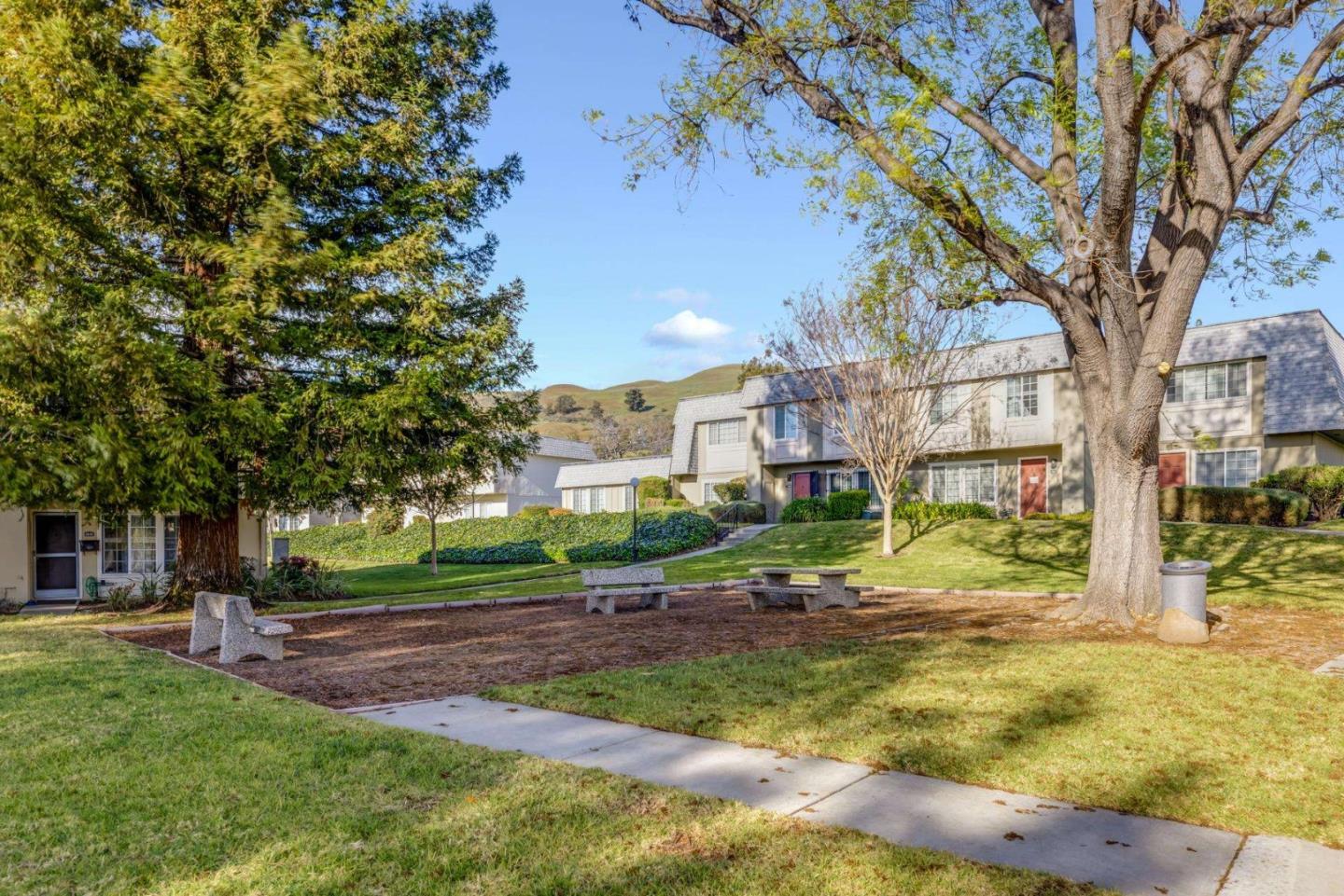 Detail Gallery Image 33 of 34 For 3452 Charing Cross Ln, San Jose,  CA 95132 - 4 Beds | 2/1 Baths