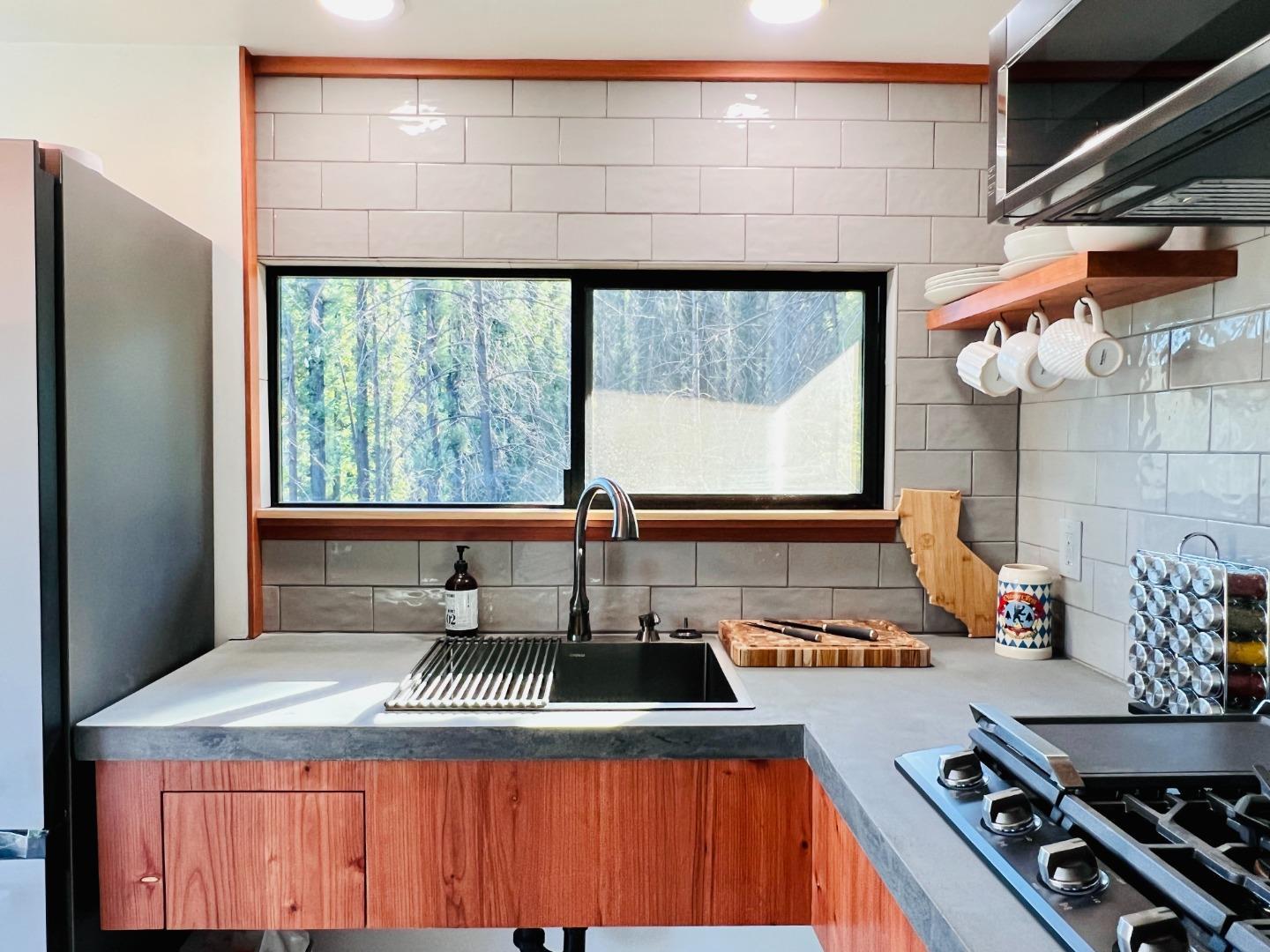 Detail Gallery Image 15 of 33 For 518 Container Way, Boulder Creek,  CA 95006 - 2 Beds | 2 Baths