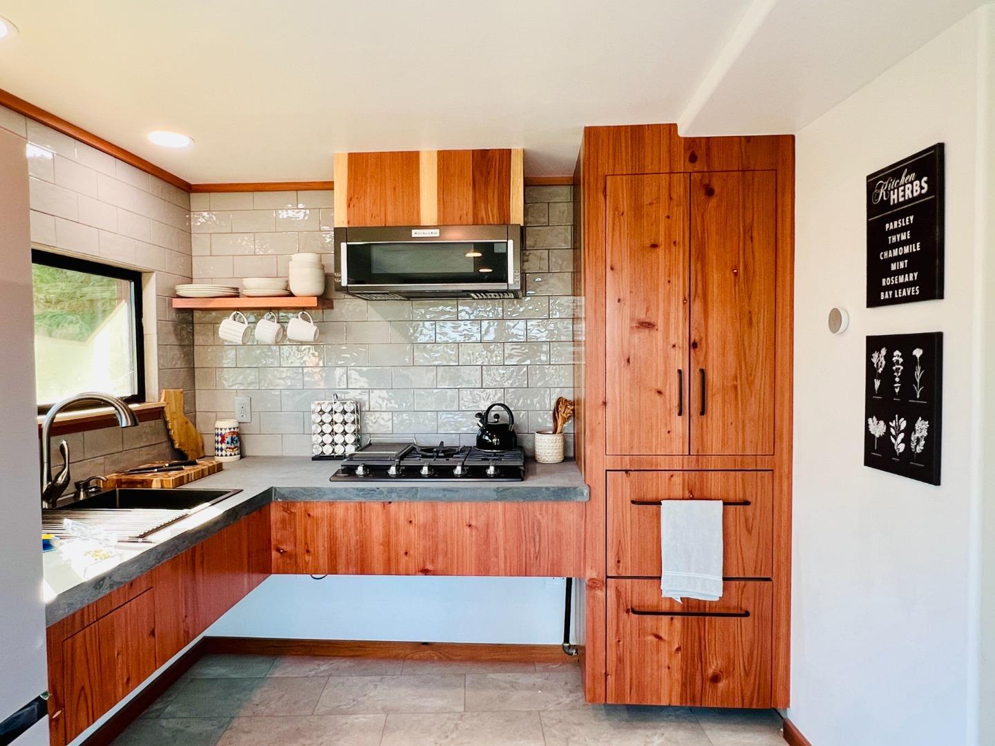 Detail Gallery Image 16 of 33 For 518 Container Way, Boulder Creek,  CA 95006 - 2 Beds | 2 Baths