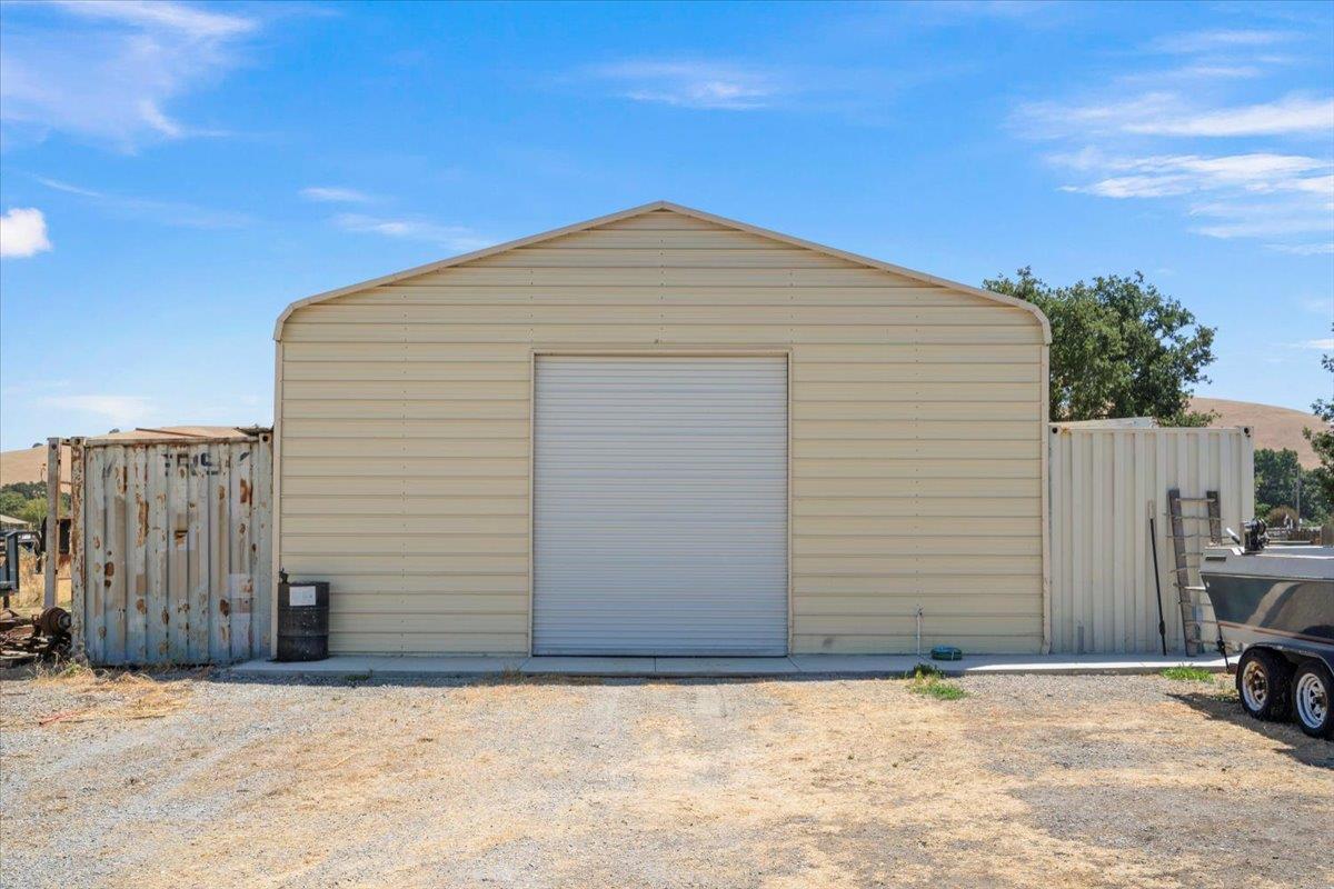 Detail Gallery Image 14 of 18 For 1080 Spring Grove Rd, Hollister,  CA 95023 - 4 Beds | 3/1 Baths