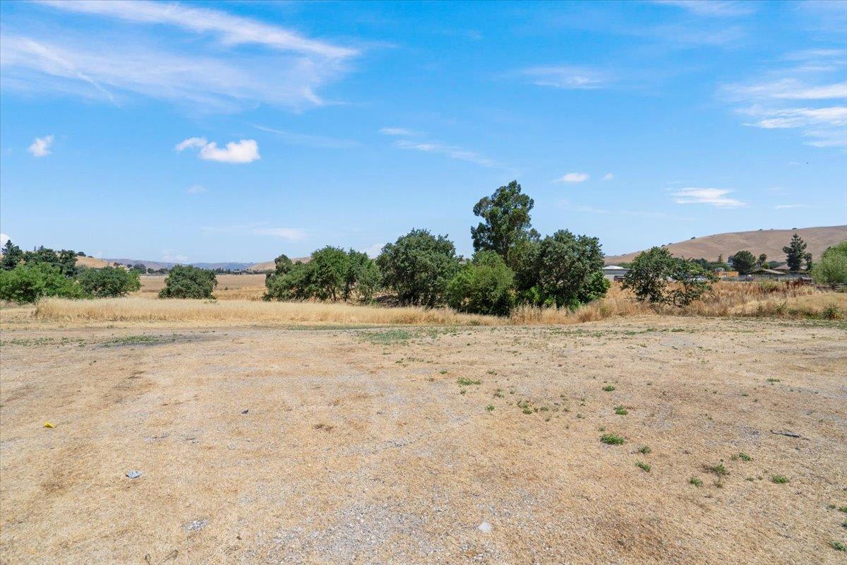 Detail Gallery Image 15 of 18 For 1080 Spring Grove Rd, Hollister,  CA 95023 - 4 Beds | 3/1 Baths