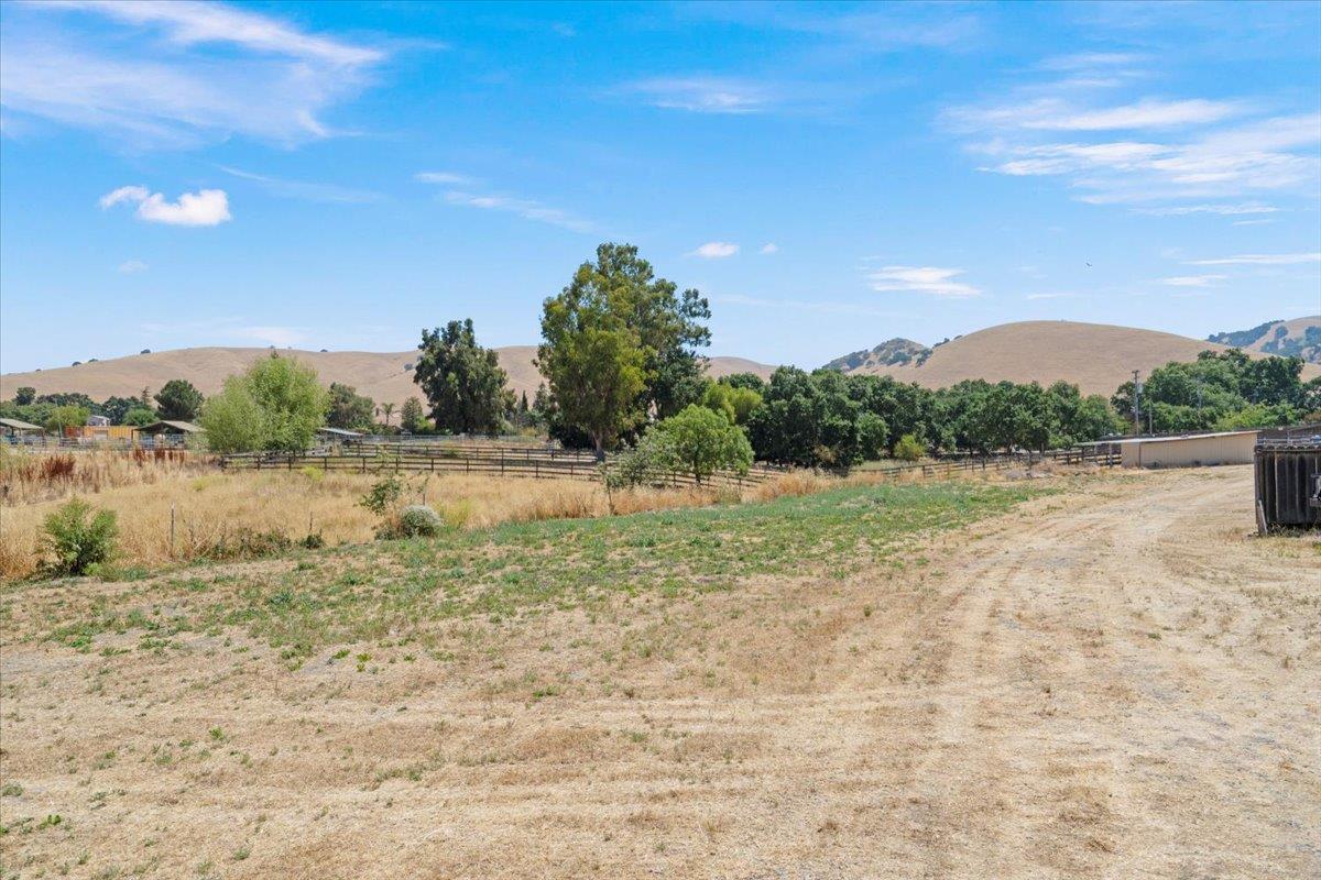 Detail Gallery Image 16 of 18 For 1080 Spring Grove Rd, Hollister,  CA 95023 - 4 Beds | 3/1 Baths