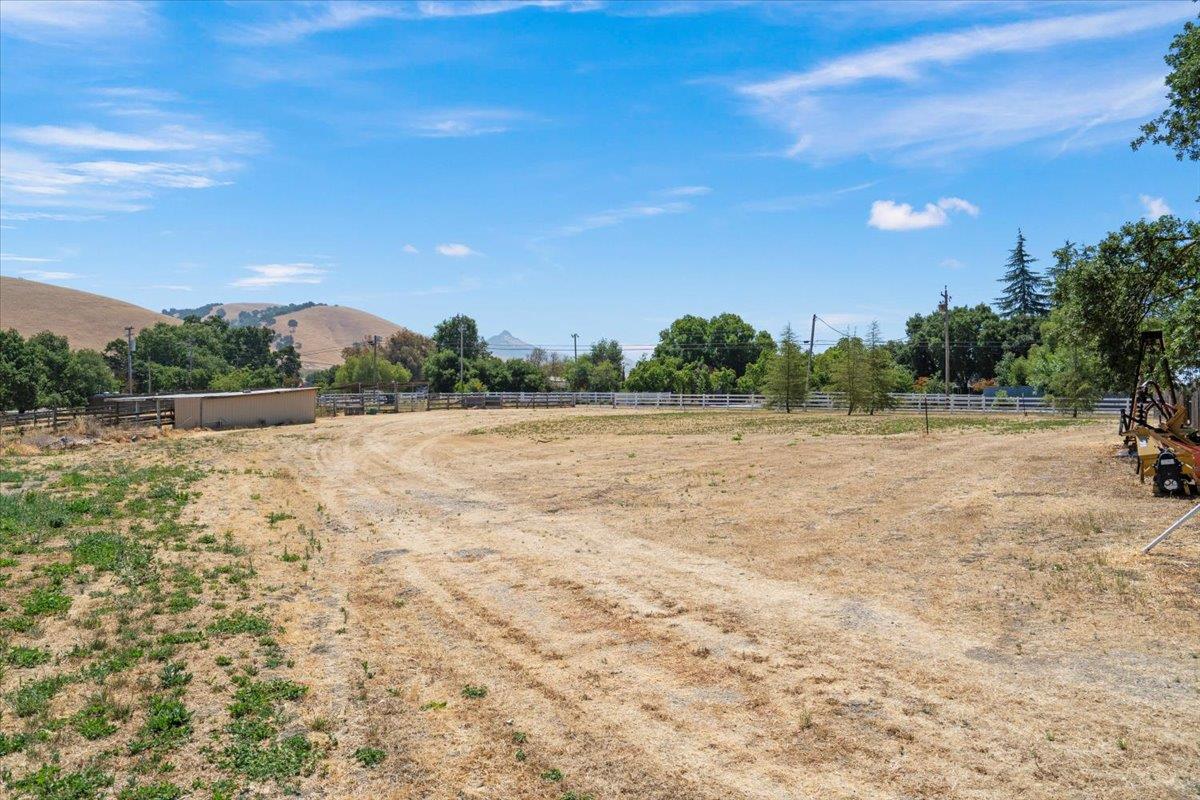 Detail Gallery Image 17 of 18 For 1080 Spring Grove Rd, Hollister,  CA 95023 - 4 Beds | 3/1 Baths
