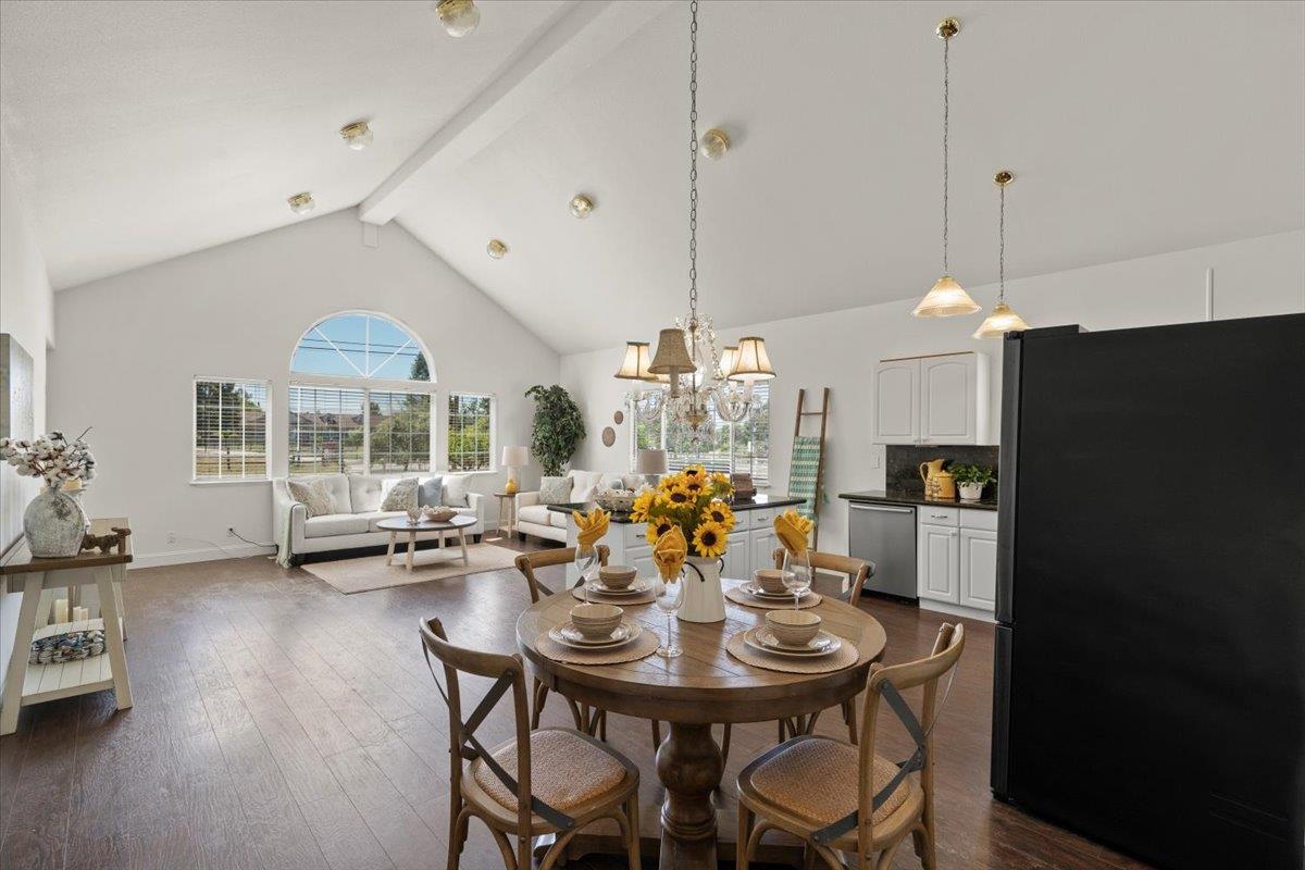 Detail Gallery Image 4 of 18 For 1080 Spring Grove Rd, Hollister,  CA 95023 - 4 Beds | 3/1 Baths