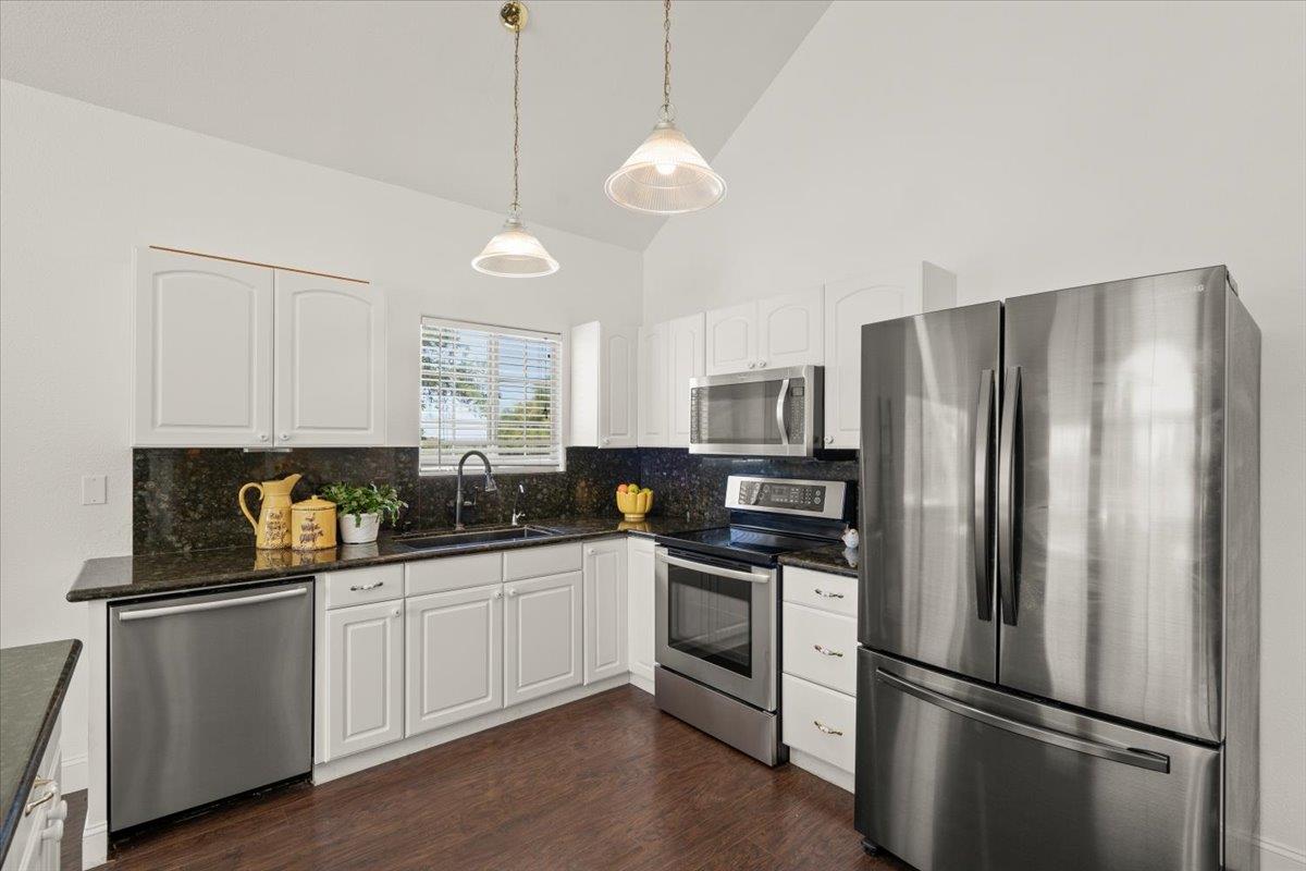 Detail Gallery Image 6 of 18 For 1080 Spring Grove Rd, Hollister,  CA 95023 - 4 Beds | 3/1 Baths