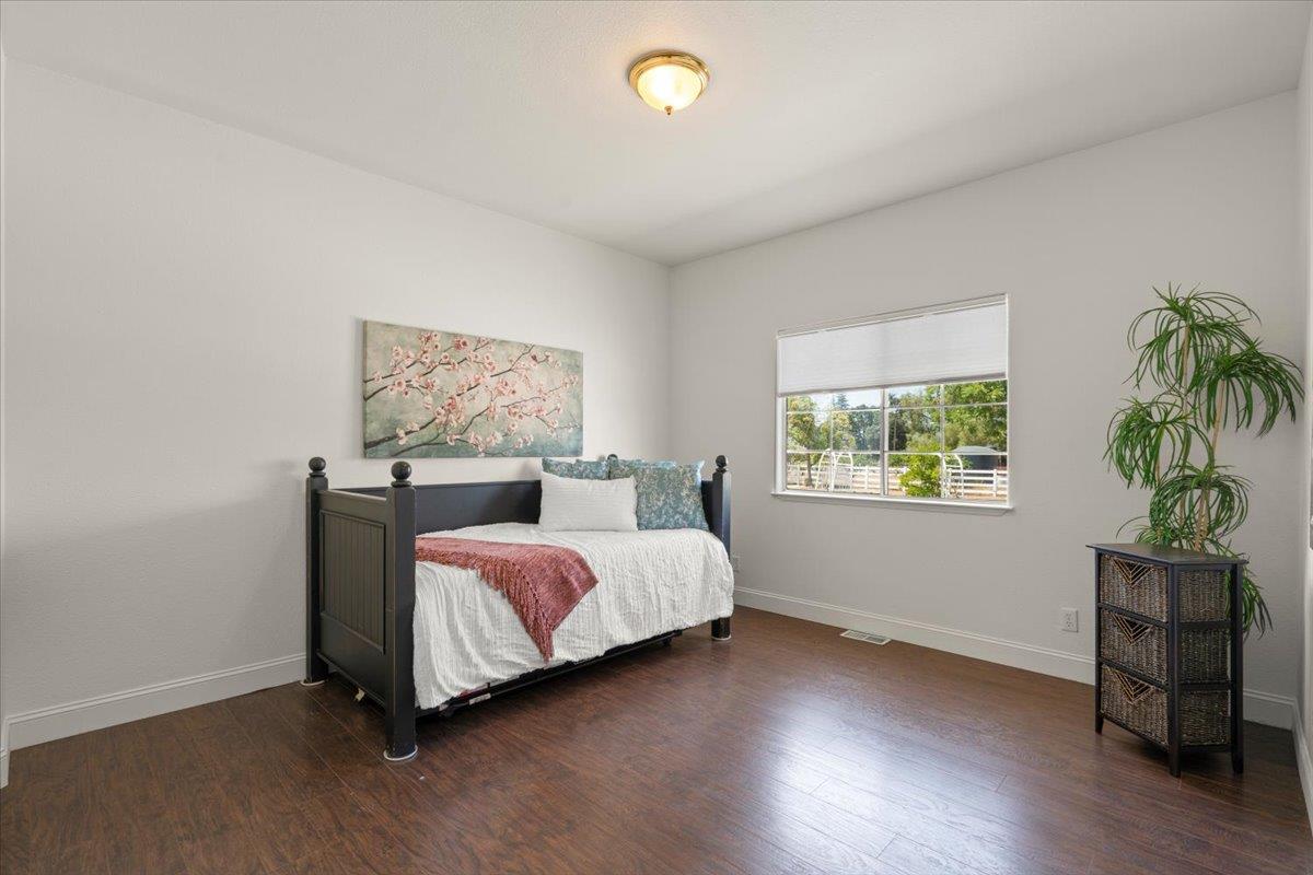 Detail Gallery Image 7 of 18 For 1080 Spring Grove Rd, Hollister,  CA 95023 - 4 Beds | 3/1 Baths