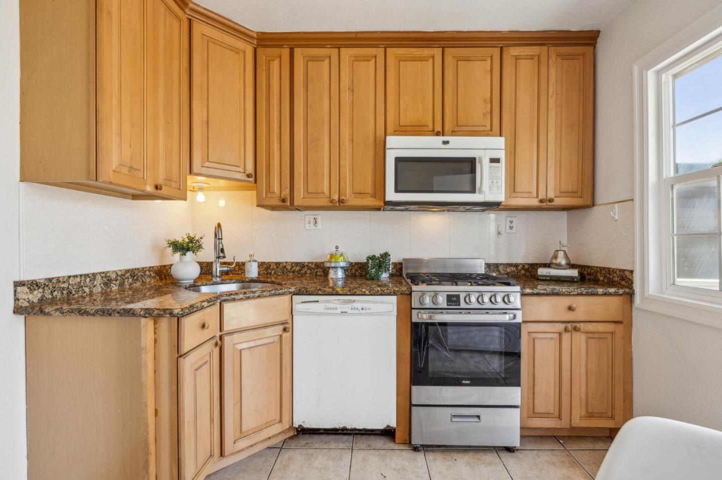 Detail Gallery Image 17 of 33 For 722 Naples St, San Francisco,  CA 94112 - 3 Beds | 2 Baths