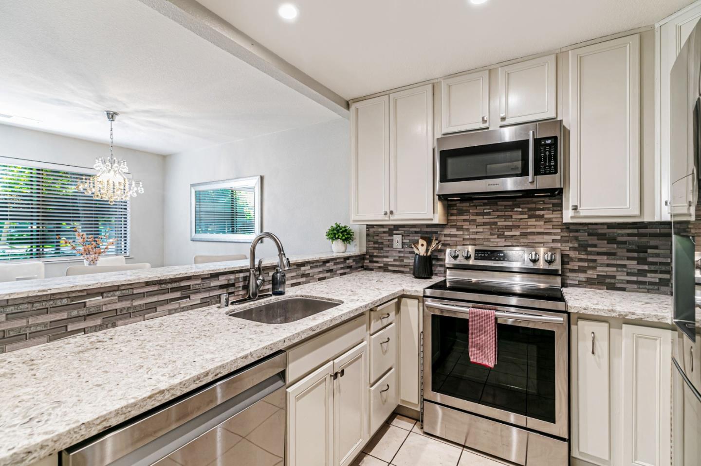 Detail Gallery Image 10 of 39 For 3400 La Terrace Cir, San Jose,  CA 95123 - 2 Beds | 1 Baths