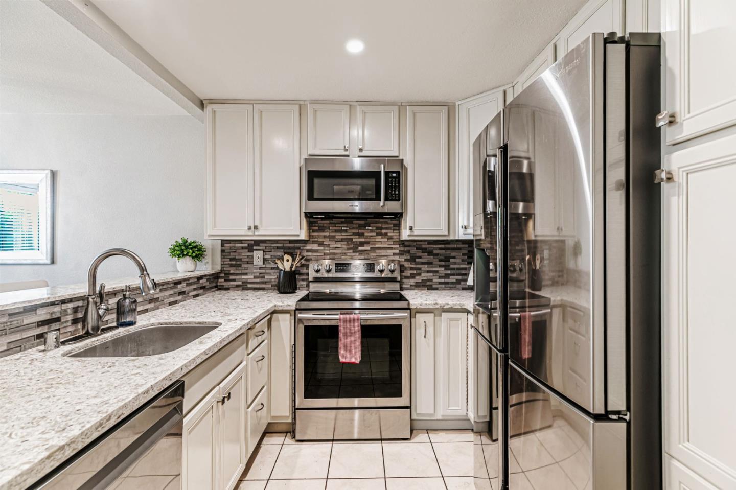 Detail Gallery Image 9 of 39 For 3400 La Terrace Cir, San Jose,  CA 95123 - 2 Beds | 1 Baths