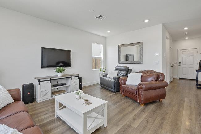Detail Gallery Image 10 of 37 For 9182 Wickham Ct, Gilroy,  CA 95020 - 4 Beds | 2/1 Baths