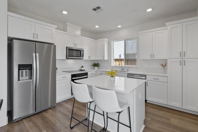 Detail Gallery Image 12 of 37 For 9182 Wickham Ct, Gilroy,  CA 95020 - 4 Beds | 2/1 Baths