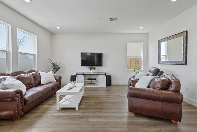Detail Gallery Image 9 of 37 For 9182 Wickham Ct, Gilroy,  CA 95020 - 4 Beds | 2/1 Baths