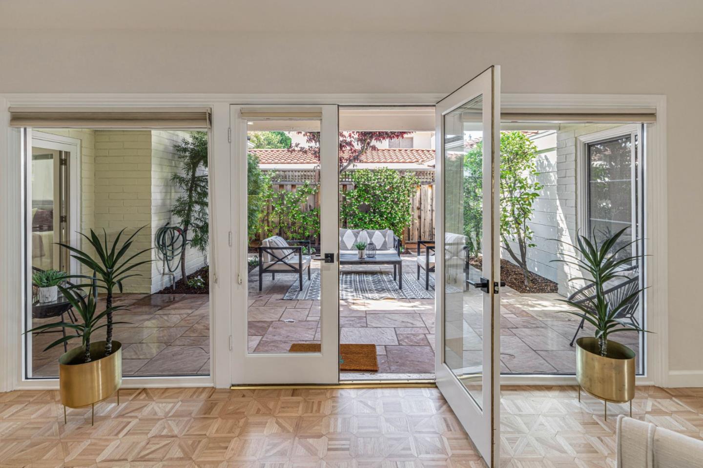 Detail Gallery Image 10 of 37 For 1620 Chestnut St, San Carlos,  CA 94070 - 2 Beds | 1 Baths