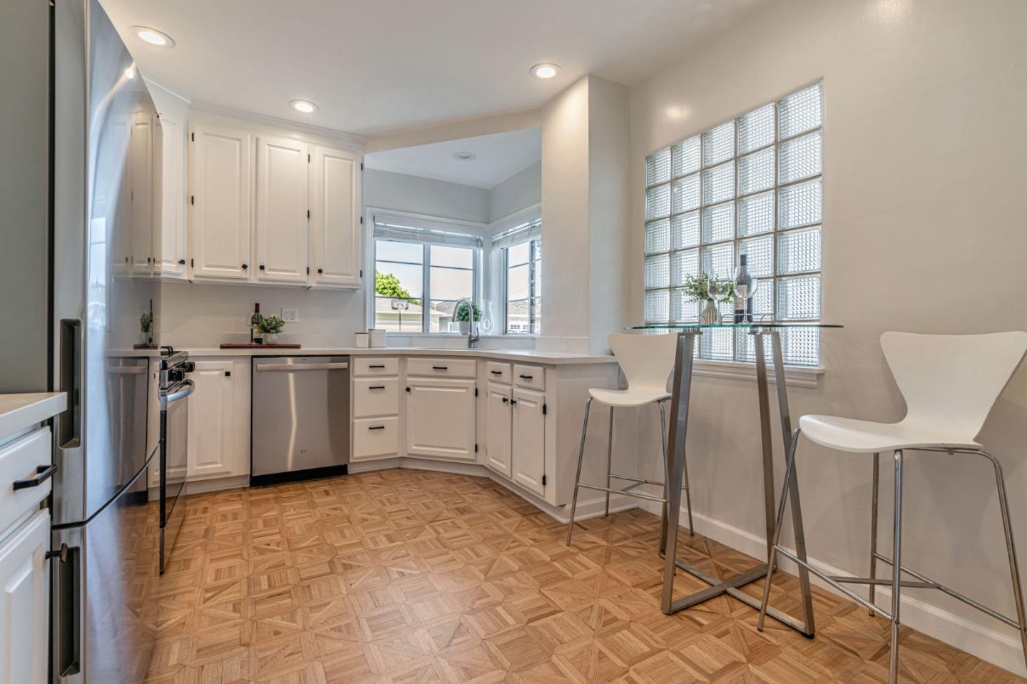 Detail Gallery Image 11 of 37 For 1620 Chestnut St, San Carlos,  CA 94070 - 2 Beds | 1 Baths
