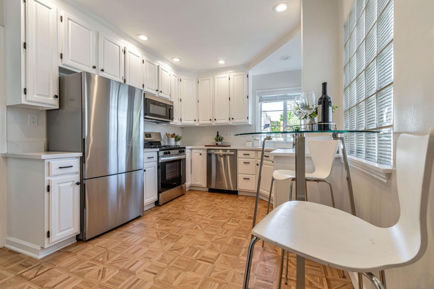 Detail Gallery Image 12 of 37 For 1620 Chestnut St, San Carlos,  CA 94070 - 2 Beds | 1 Baths