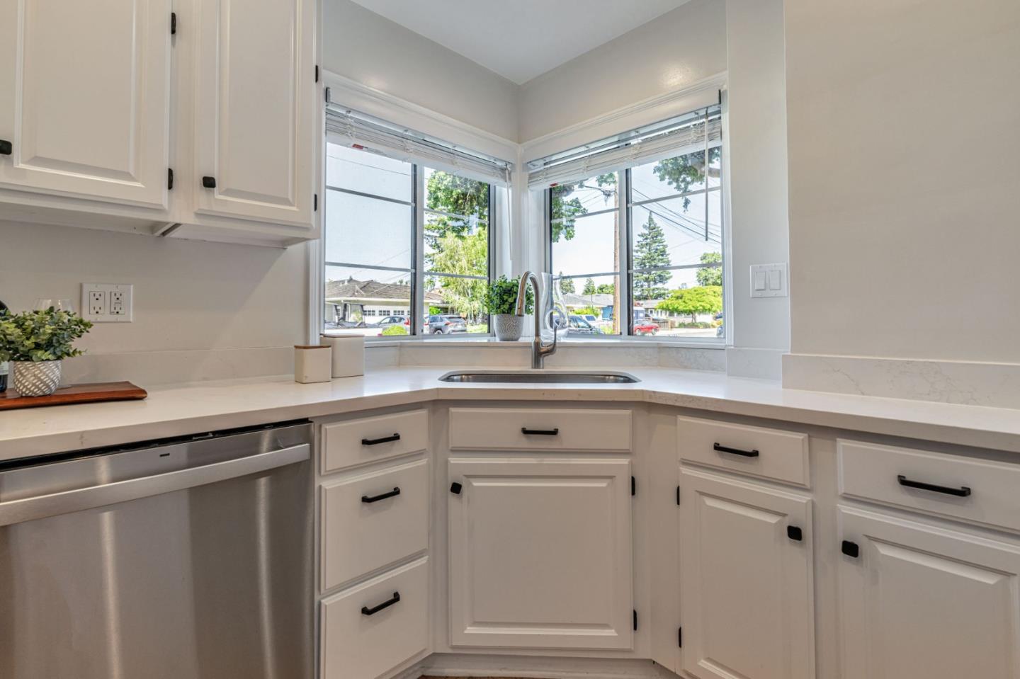 Detail Gallery Image 14 of 37 For 1620 Chestnut St, San Carlos,  CA 94070 - 2 Beds | 1 Baths