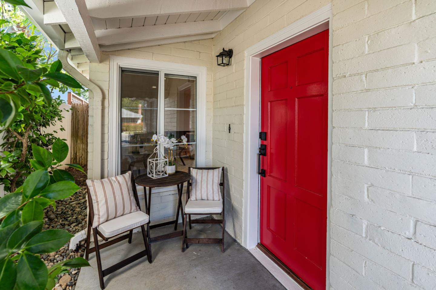Detail Gallery Image 3 of 37 For 1620 Chestnut St, San Carlos,  CA 94070 - 2 Beds | 1 Baths