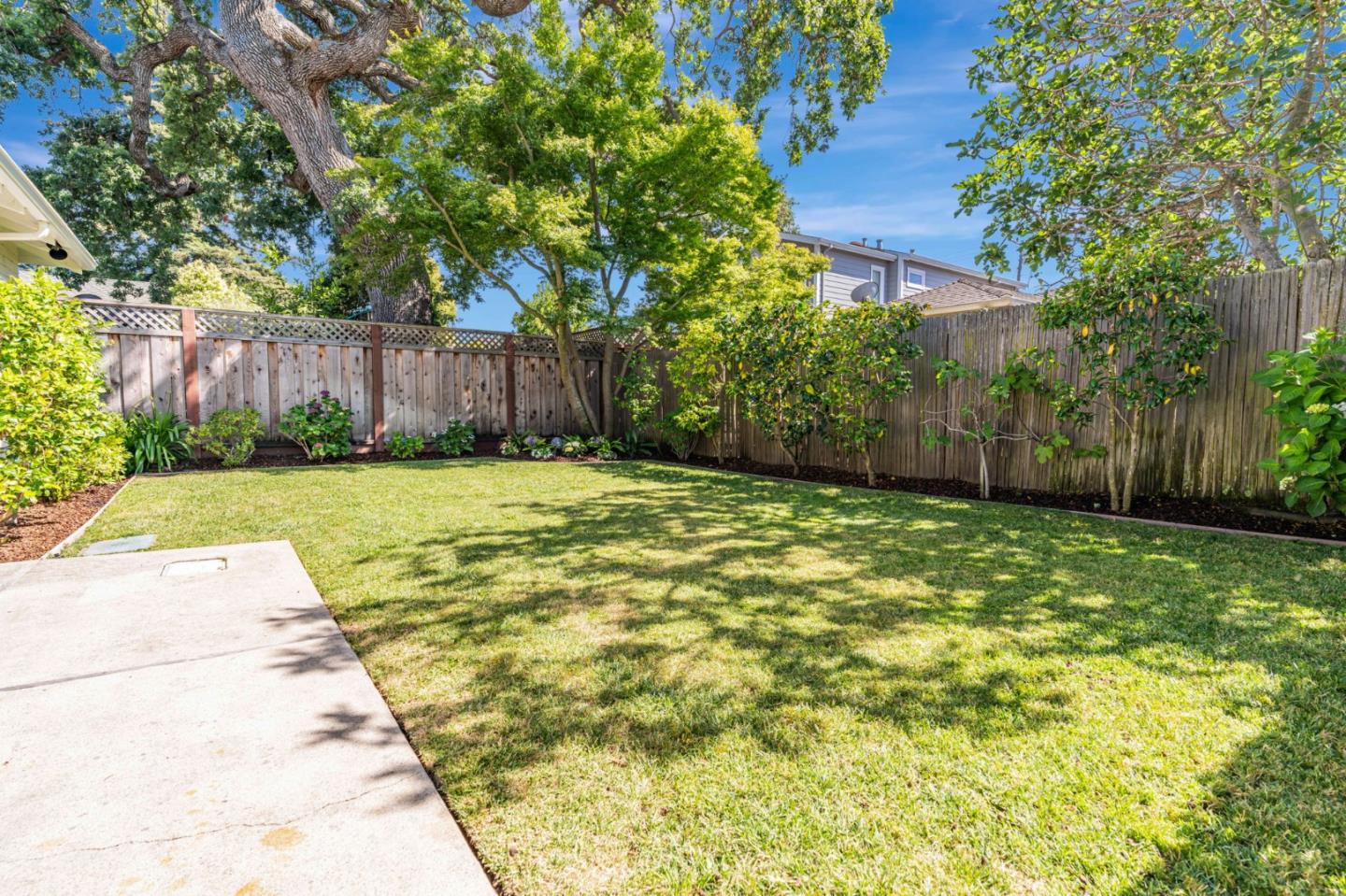 Detail Gallery Image 33 of 37 For 1620 Chestnut St, San Carlos,  CA 94070 - 2 Beds | 1 Baths