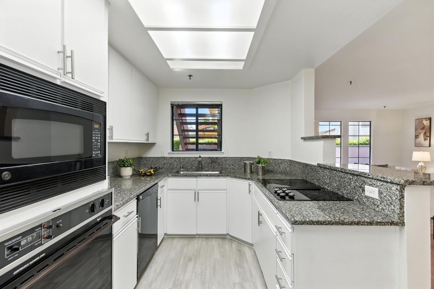 Detail Gallery Image 11 of 31 For 10227 Nile Dr, Cupertino,  CA 95014 - 2 Beds | 2 Baths